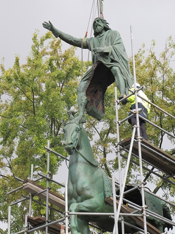restauration statue charlemagne 4