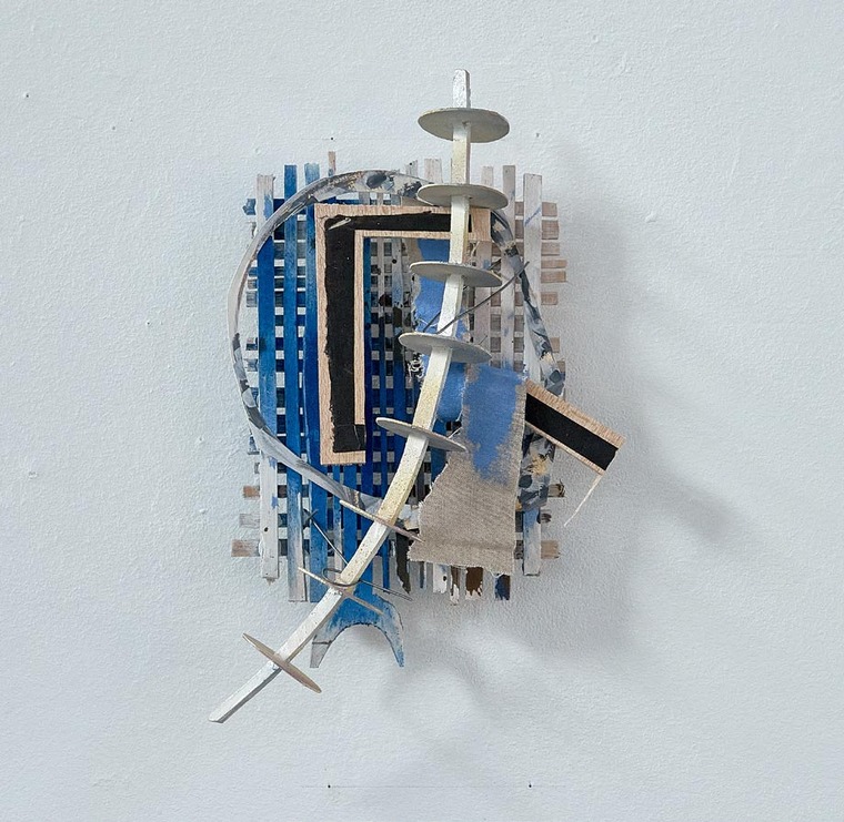 Sébastien Plevoets, Medusza, balsa, papier, toile, tempera, acrylique, styrodur, 31x19x12 cm, 2021