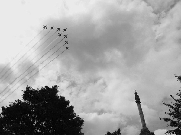 Patrouille de France survolant le centre de Liège