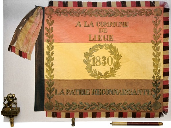 Drapeau belge offert par le Congrès national