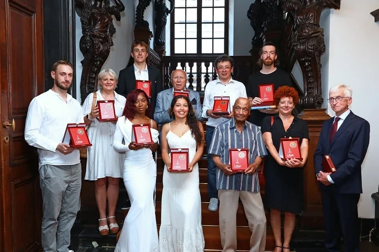 Sur la photo : Philippe Bougard, Tatiana Art, Hendrickx Ntela, Lucas Henveaux, Giuseppe Buda, Eve Kakudji, Philippe Boxho, André Liégeois, Jean Cremers, Sandrine Bergot, Armel Job.