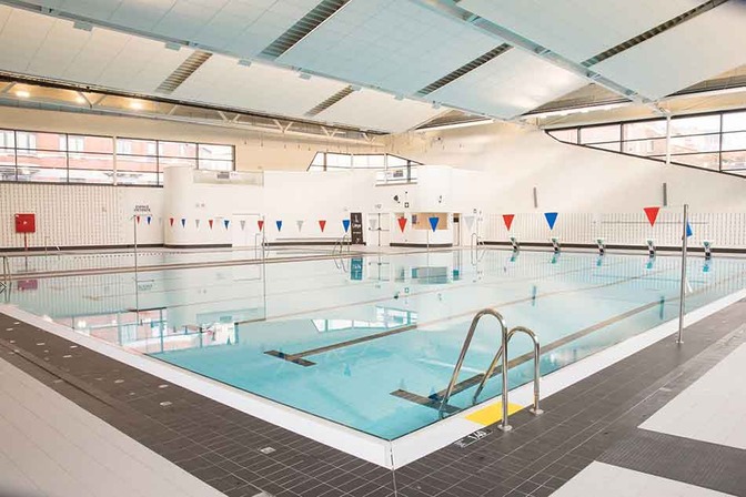 Bassin de la piscine de Jonfosse © E. Alvarez