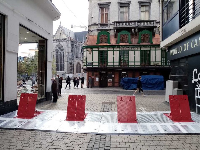 Cliquez sur l'image pour l'agrandir dans une nouvelle fenêtre.