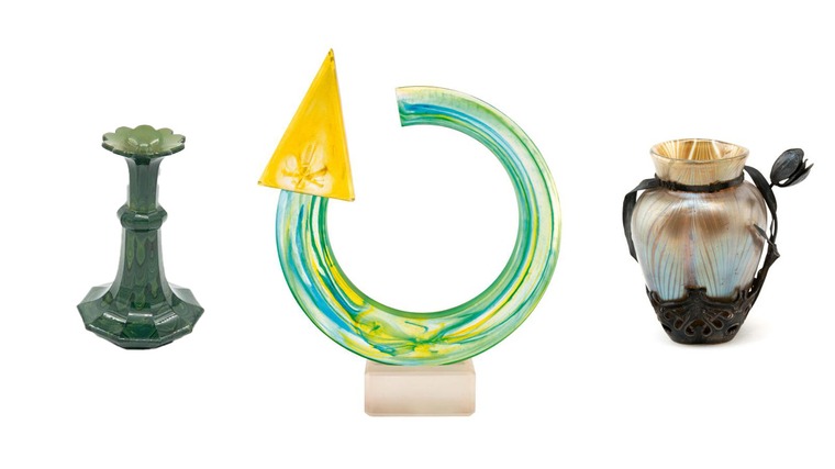 Copyright Ville de Liège – Grand Curtius   Composition à partir d'oeuvres du Musée, de gauche à droite : Vase, 19e s., Bohême, verre lithyalin (imitant la pierre dure), 15 cm H – n° inv. 60266 - Vase, Loetz, v. 1900, Bohême, verre (irisé dans sa monture), 13 cm H – n° inv. 60/264 - E. Schamschula, Histoire d’O n° 4, E. Schamschula, 1991, Tchéquie, 62,5 cm H – n° inv. 93/1