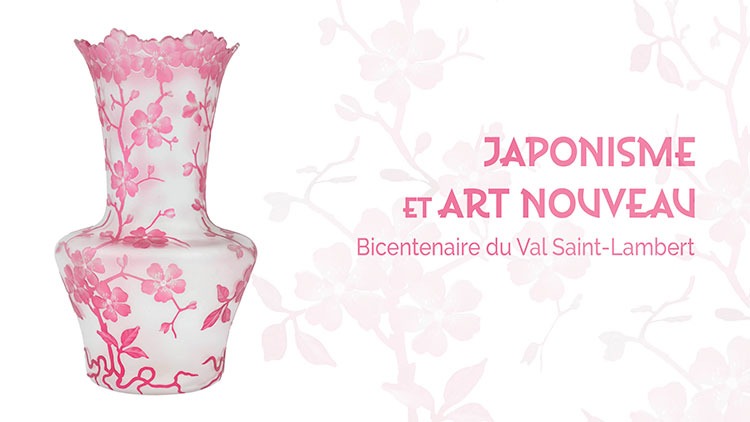 Source : Vase Natal, décor Violettes Val Saint-Lambert, vers 1900, signé : Val Saint-Lambert (gravé sous la base), cristal incolore doublé rose, soufflé-moulé, gravure à l’acide.  Copyright : Ville de Liège - Grand Curtius